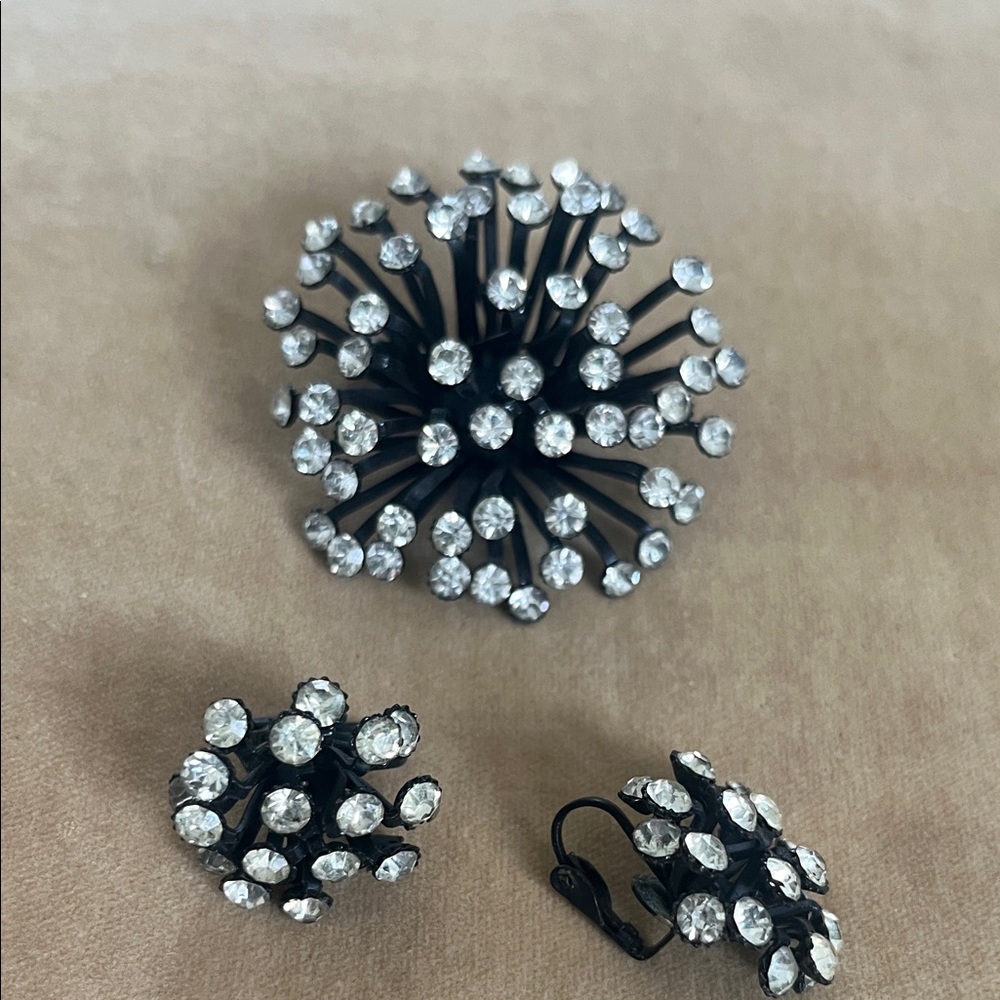 Elegant Black and Silver Jewelry Set